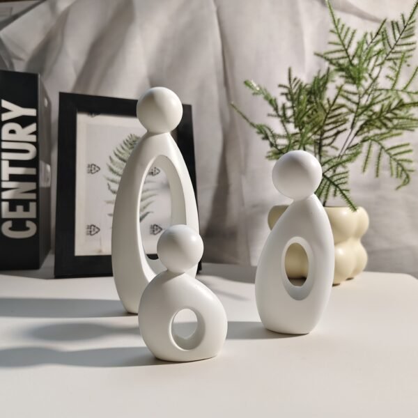 A Set of Minimalist-style Resin Ornaments Featuring Simple Shapes and Soft Colors